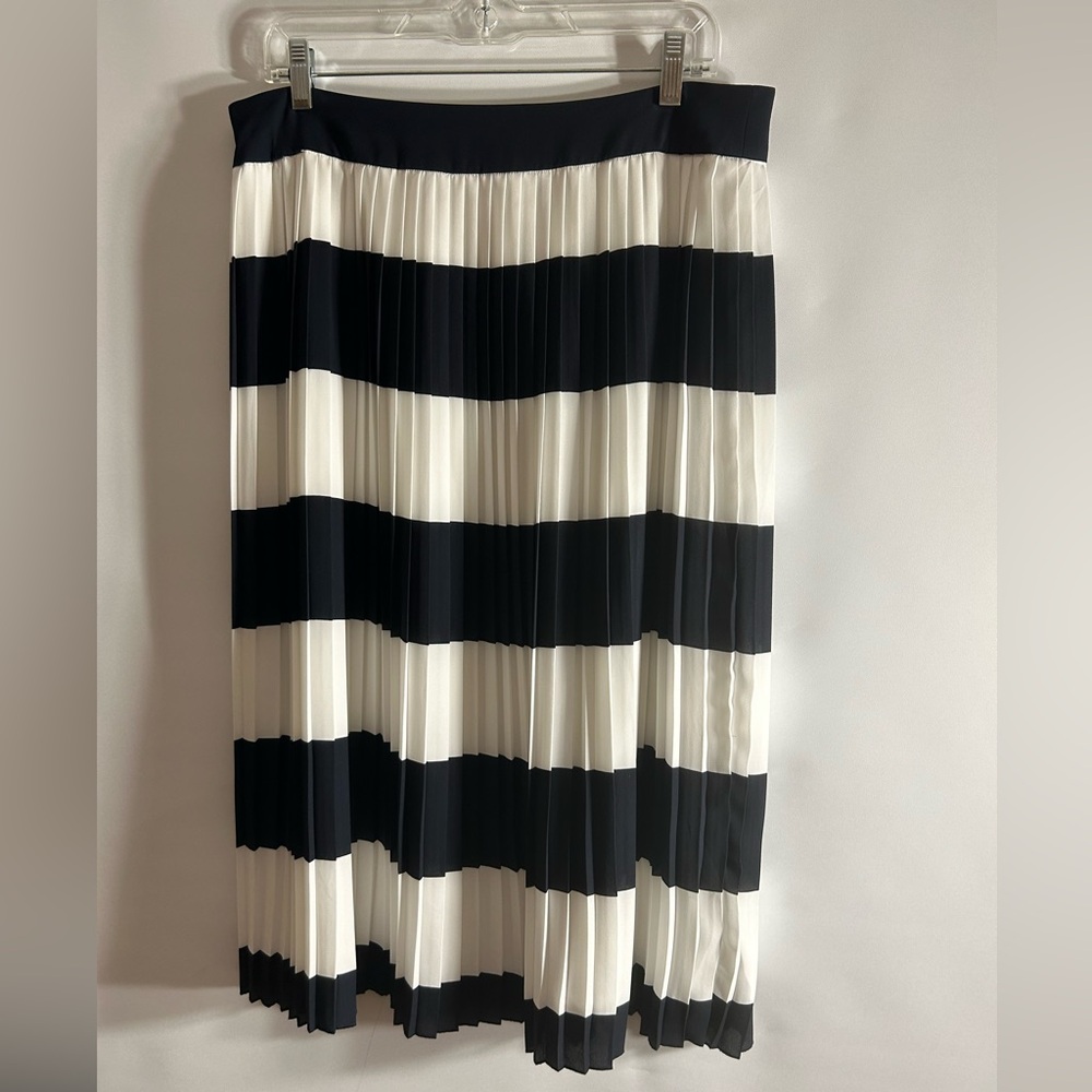 J.CREW FACTORY BLACK AND WHITE PLEATED SOFT WOMEN’S SKIRT ZIP UP BACK SIZE 12